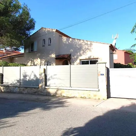 Villa Hyegrasse Pour 6 Personnes A 100 Metres De La Situe Sur Le Port D'hyeres