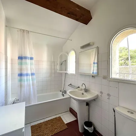 Hyegrasse Pour 6 Personnes A 100 Metres De La Situe Sur Le Port D'hyeres Villa *