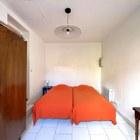 Hyegrasse Pour 6 Personnes A 100 Metres De La Situe Sur Le Port D'hyeres Villa Hyeres