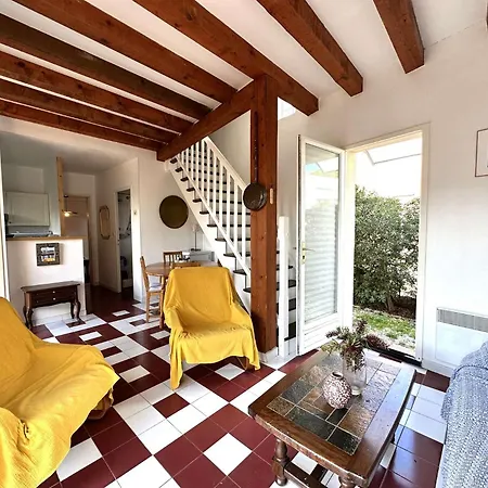Hyegrasse Pour 6 Personnes A 100 Metres De La Situe Sur Le Port D'hyeres Villa *