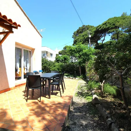 Villa Hyegrasse Pour 6 Personnes A 100 Metres De La Situe Sur Le Port D'hyeres *